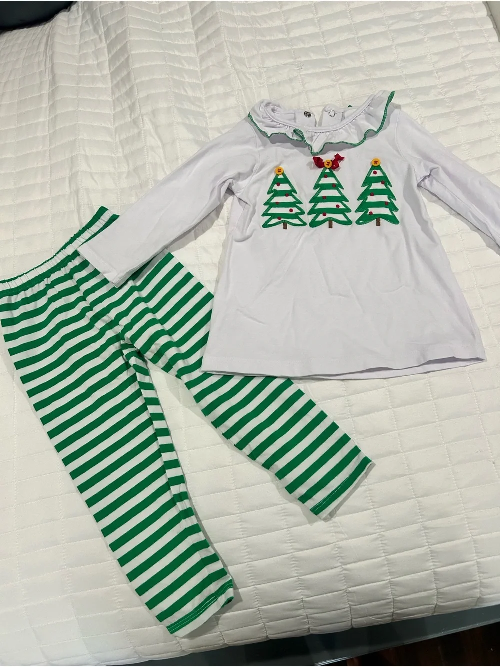Girls' White & Green Holiday Tree Pajama Set
